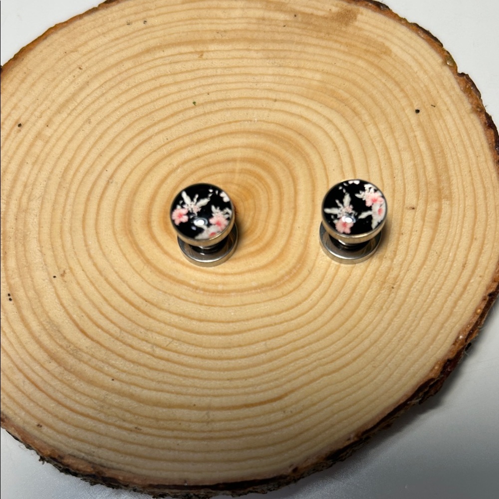 Floral Black and Silver 2 gauge Tunnels